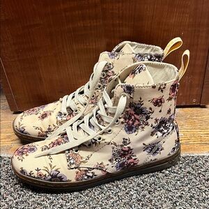 Dr. Martens Floral Hackney Canvas